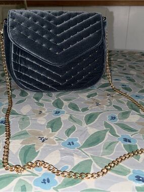 Blue Velvet Velvet Quilted crossbody/shoulder Bag with Gold Chain